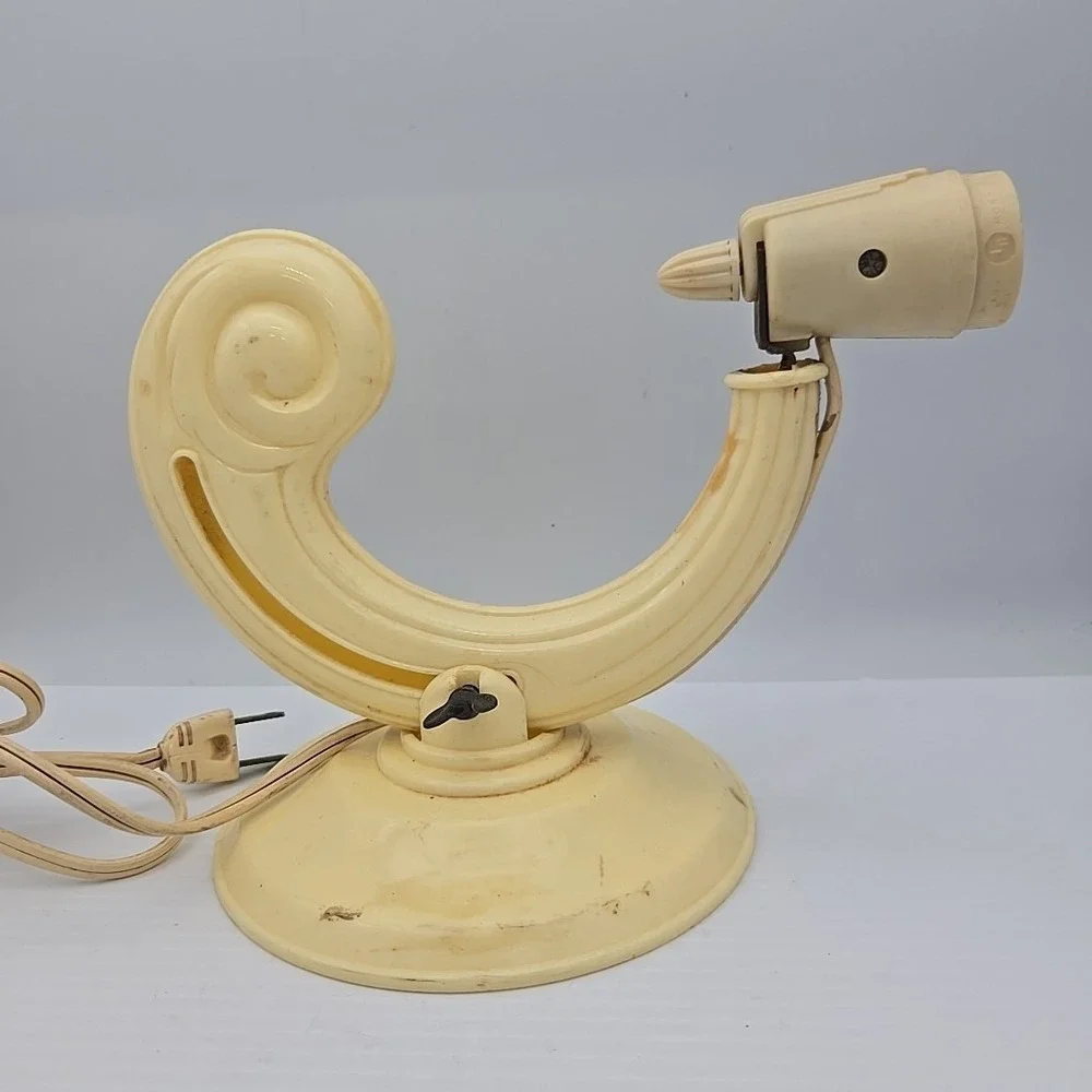 Vintage Art‎ Deco Crescent Shaped Table, Desk or Wall Mount Light 8.25